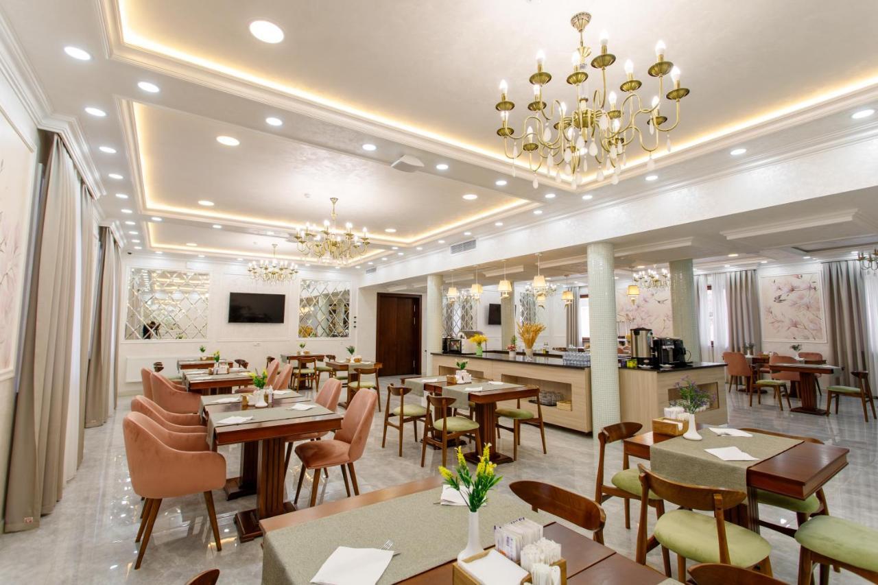 Navruz Hotel Tashkent Esterno foto