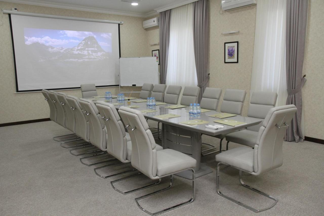 Navruz Hotel Tashkent Esterno foto